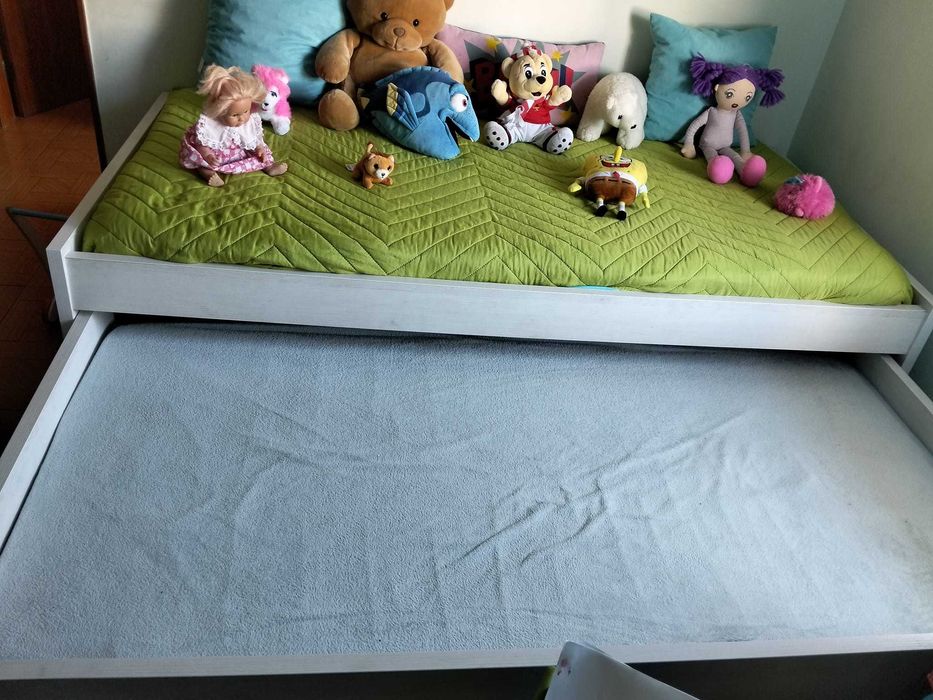 Vende se cama semi nova