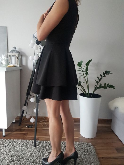 Mała czarna elegancka sukienka z falbanami rozmiar 36