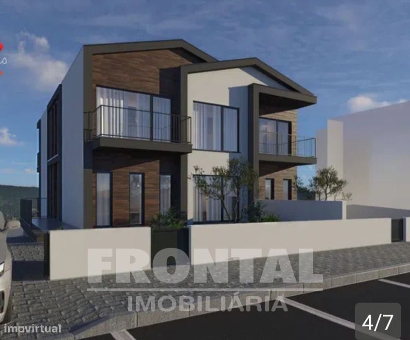 Moradia T4 Geminada - 300 m2 | Centro De Mirandela, Bragança — Mirandela, Bragança