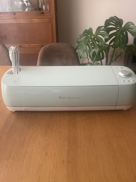 máquina de corte eletrónica Cricut Explore Air 2 em excelente estado de conservação e totalmente funcional