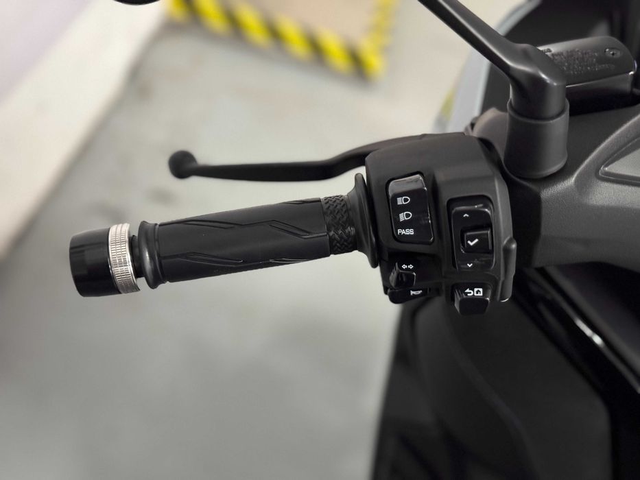 Yamaha X-Max Tech MAX 2025