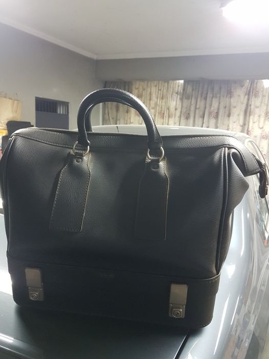 Saco de viagem antigo em puro couro.