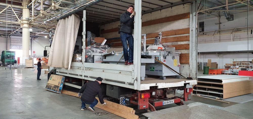 Грузоперевозки по Киеву Доставка товара Квартирный переезд Грузчики