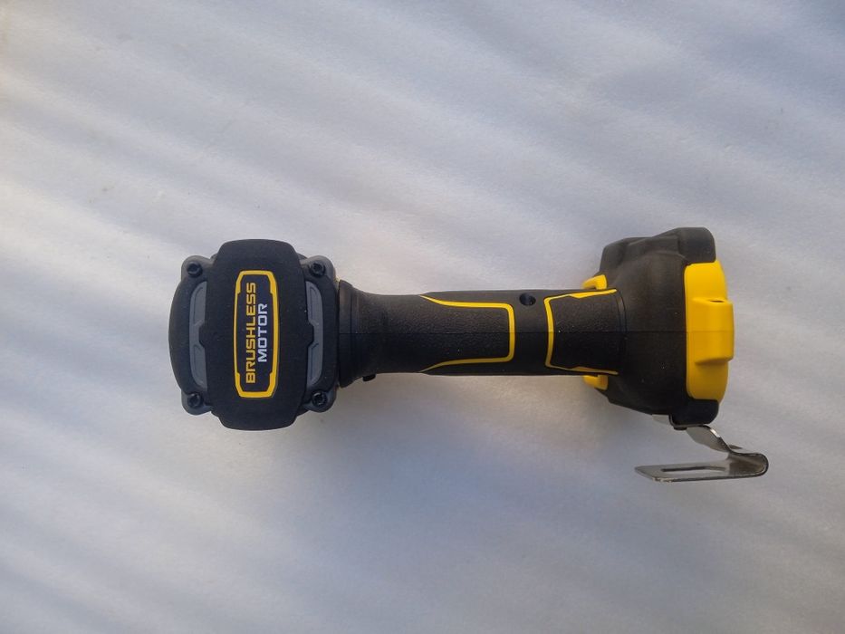 Імпакт DeWalt DCF860