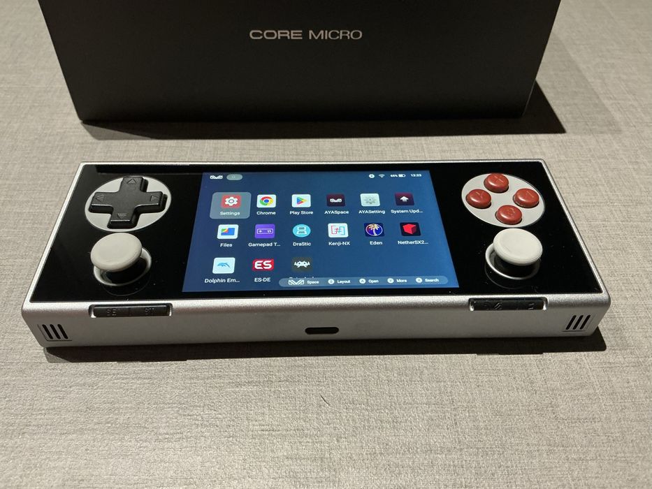 Ayaneo Pocket Micro (Antec) / (+ES:DE)