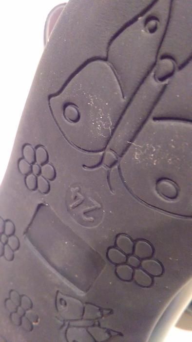 Sapatos de menina em pele