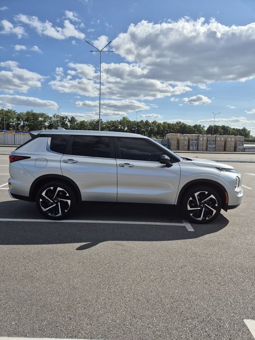 Продається Mitsubishi Outlander 2022 року