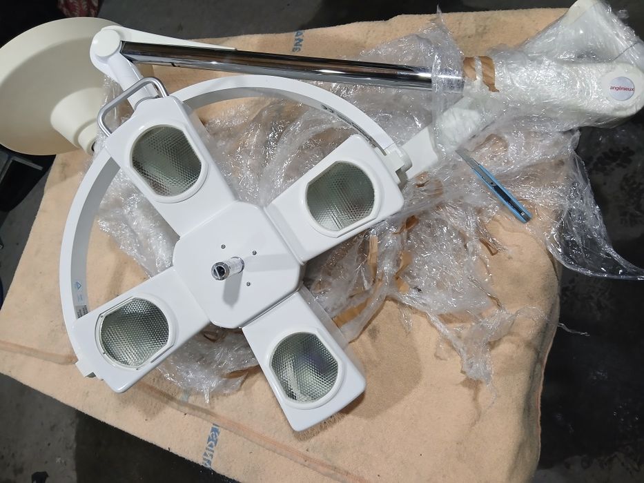 лампа хірургічна Angenieux AX=4