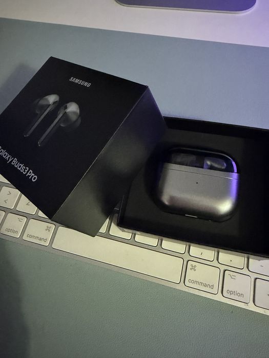 Samsung Galaxy S25 Edge  + Galaxy Watch 8 + Buds 3 Pro + Extras