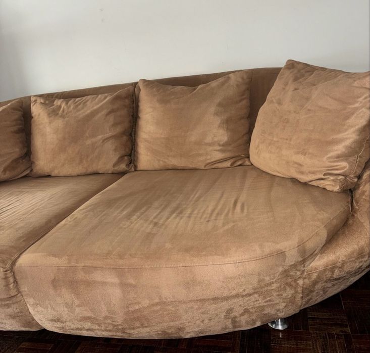 Sofá grande e confortável – 2,30m x 1,30m