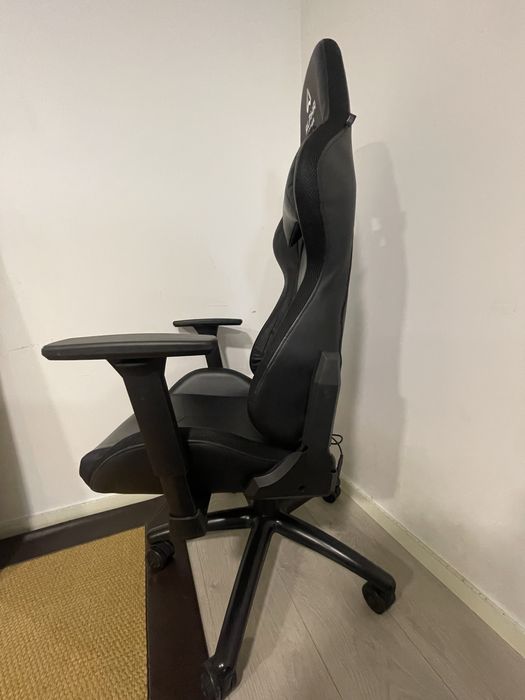 Cadeira Gaming ALPHA GAMER Cygnus RGB (Até 130 kg - Classe 4 - Preto)