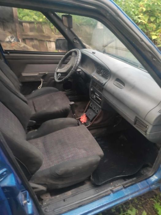 Два авто Skoda favorit