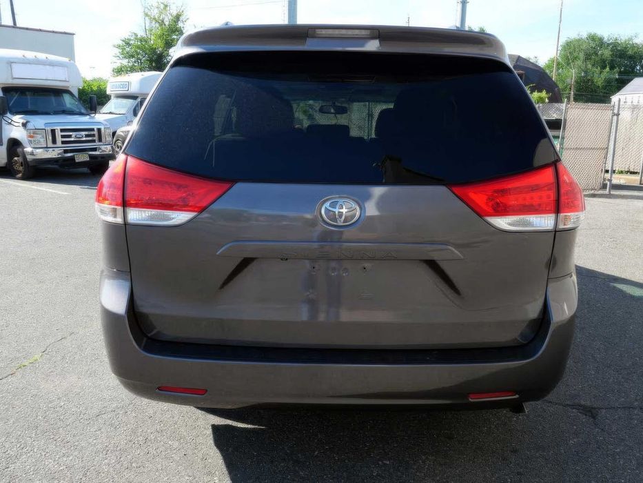 Toyota Sienna      2015
