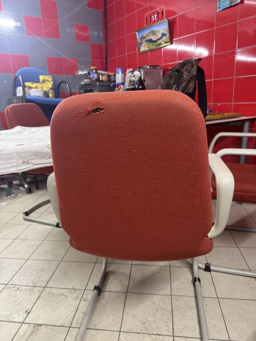 Стільці з Нідерландів дуже зручні і якісні