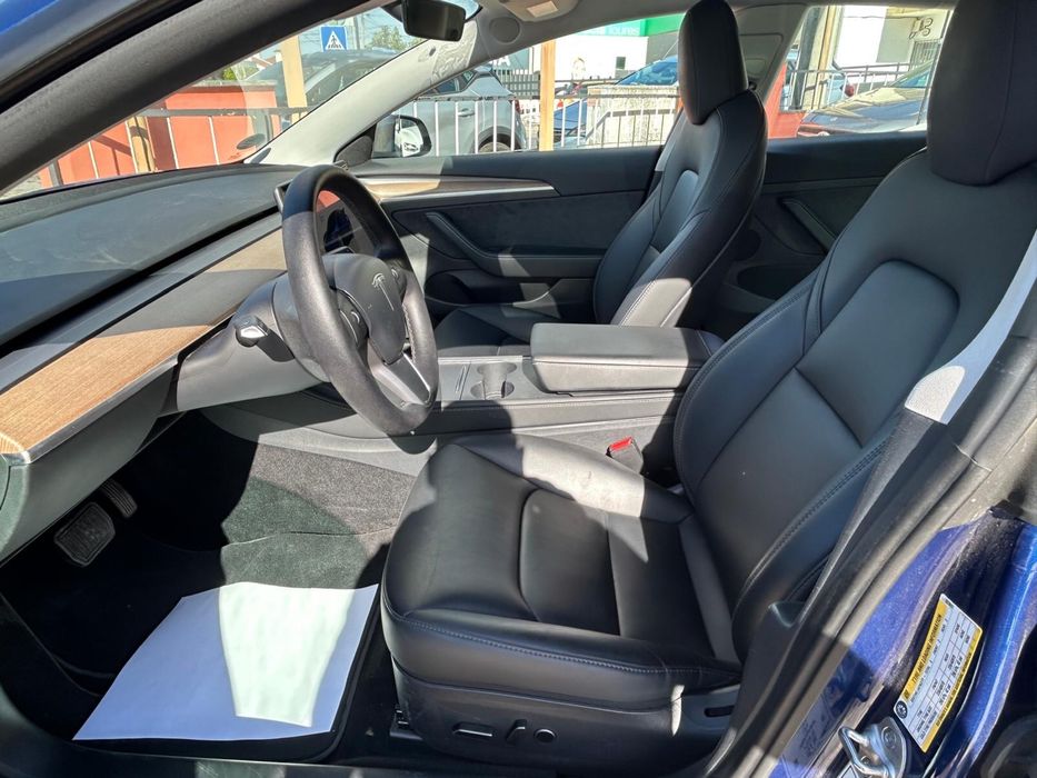Tesla Model 3 –  2023 -  33700 km