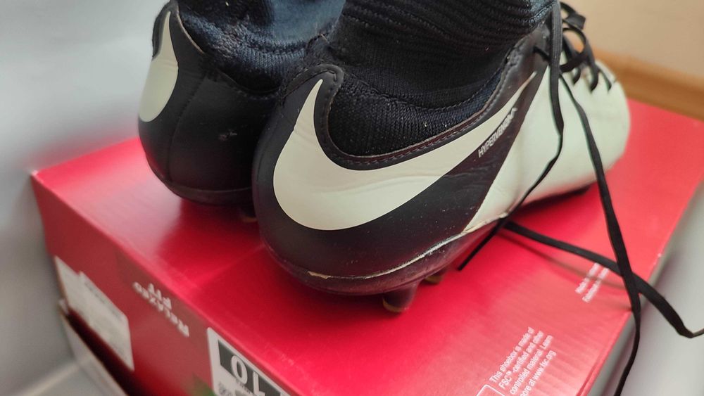 Футбольні бутси копи Nike кросівки