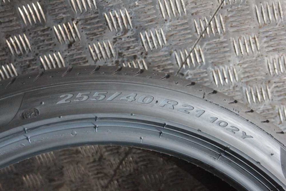 255/40/21 Pirelli P Zero 255/40 R21 102Y XL R01