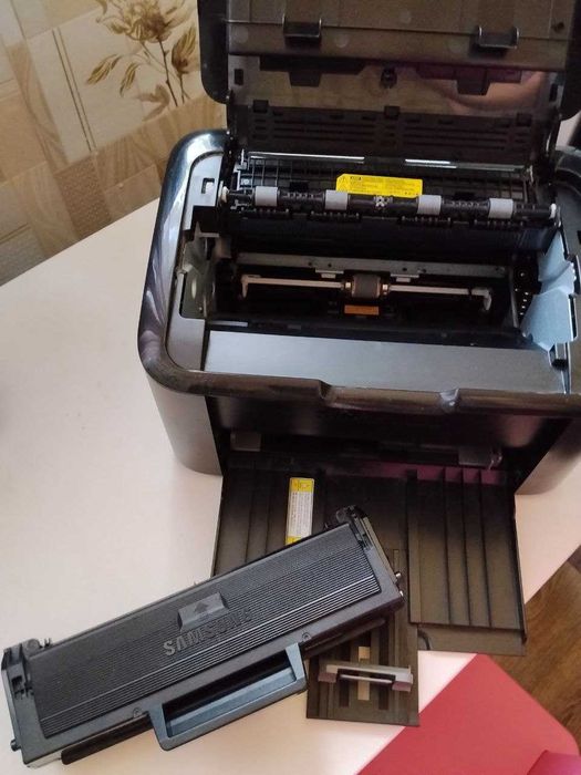 Продам принтер ML-1866