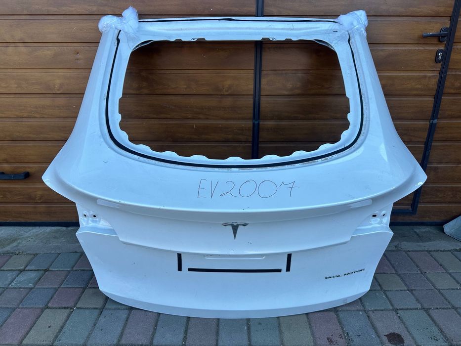 Кришка багажника, ляда tesla model y ev2007