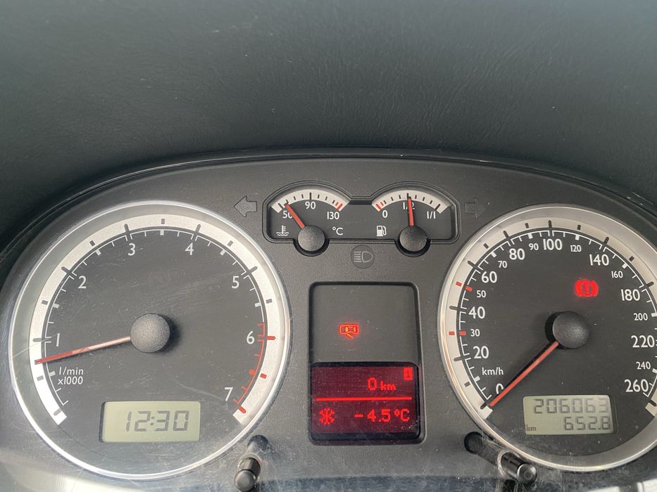 sprzedam volkswagen golf 2003 rok