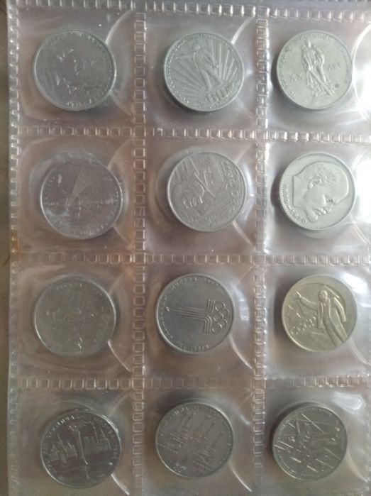 Журнал с монетами 69 штук 1,3,5 рублей