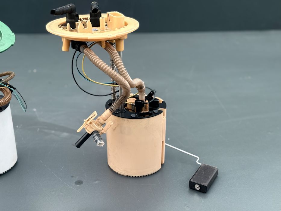 Паливний насос в бак Ауді А6 С6 безнонасос Audi A6 C6 поплавок