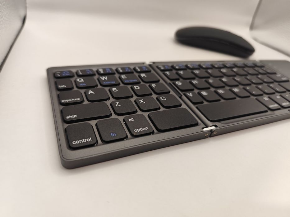 Pack Bluetooth: Teclado Dobrável c/ Touchpad + Rato Sem Fios