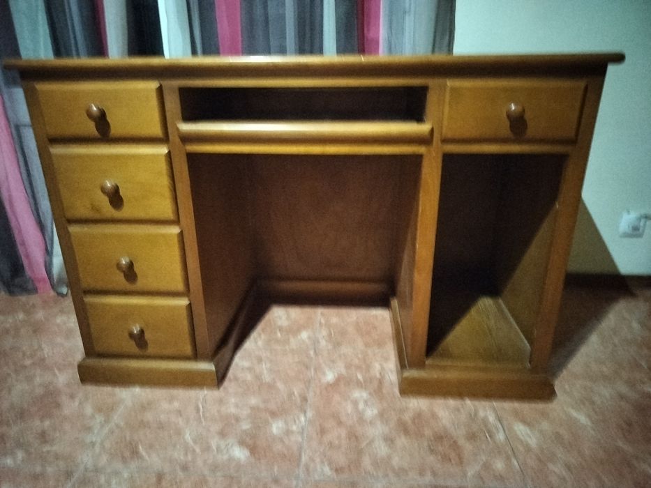 Secretaria em madeira