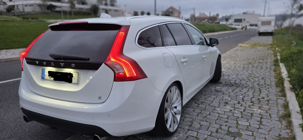 Volvo V60 full extras modelo único em Portugal