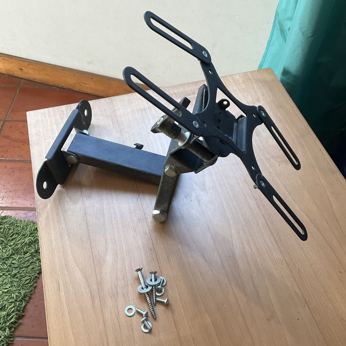 Televisão Panasonic TX-L32B6E + suporte de parede de metal