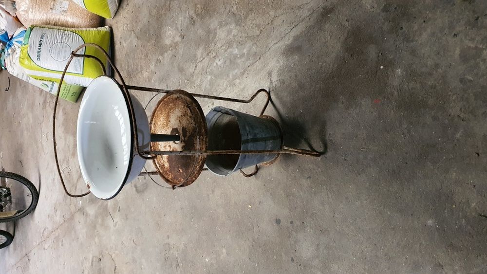 Lavatorio em ferro antigo para restaurar