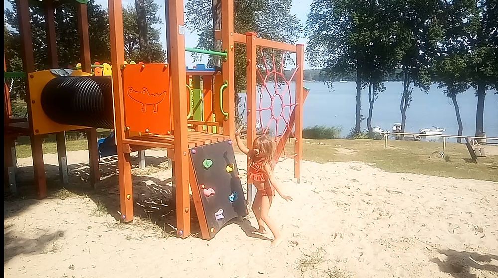 Drewniany domek u Niny nad Jeziorem Niesłysz.