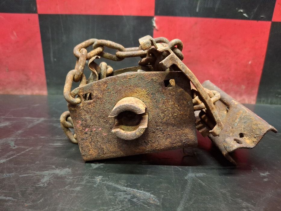 Suporte do pneu suplente TOYOTA Hilux II Pick Up (_N2_)