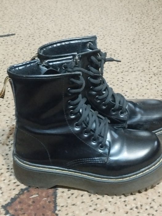 Жіночі ботинки мартінси 37 розмір