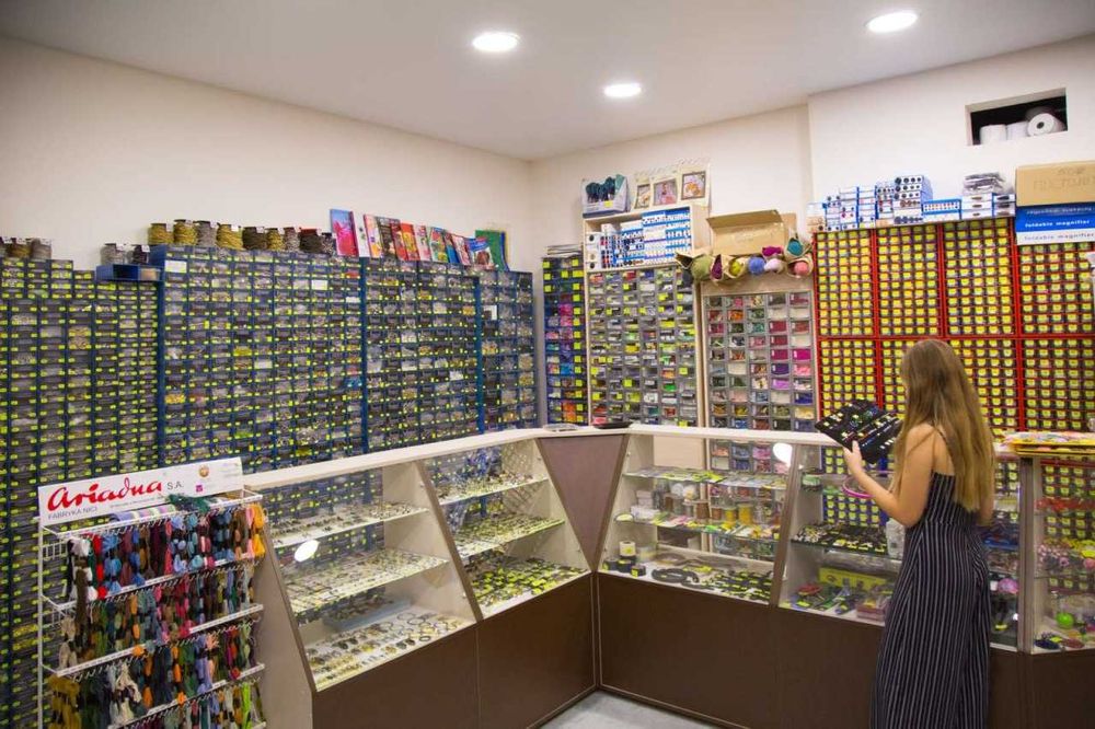 Розпродаж торгового обладнання, вітрини, стелажі, стійки, економпанелі