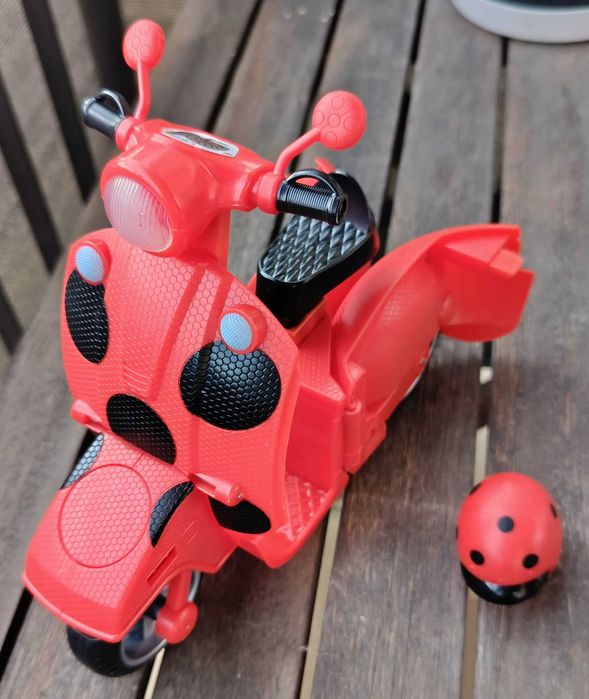 Skuter Biedronka Miraculous Ladybug + akcesorium – stan bardzo dobry