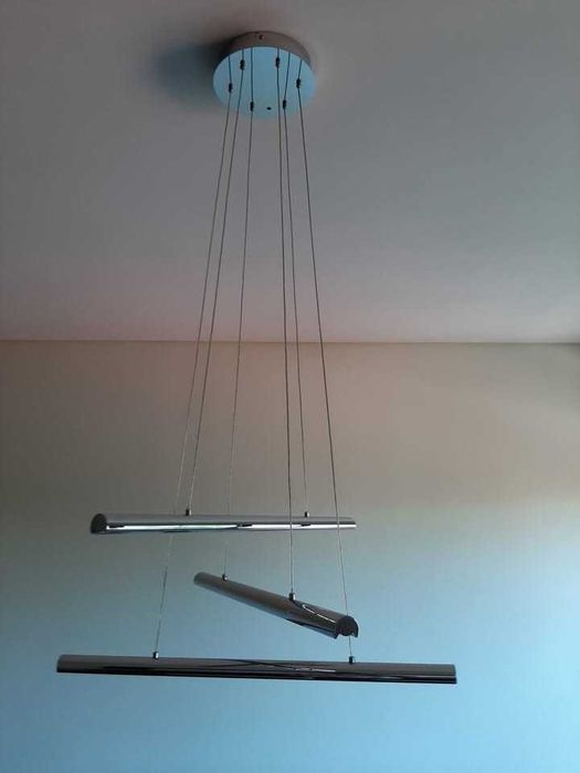 Candeeiro de Teto LED Suspenso EGLO em Cromado + Comando (Como Novo))