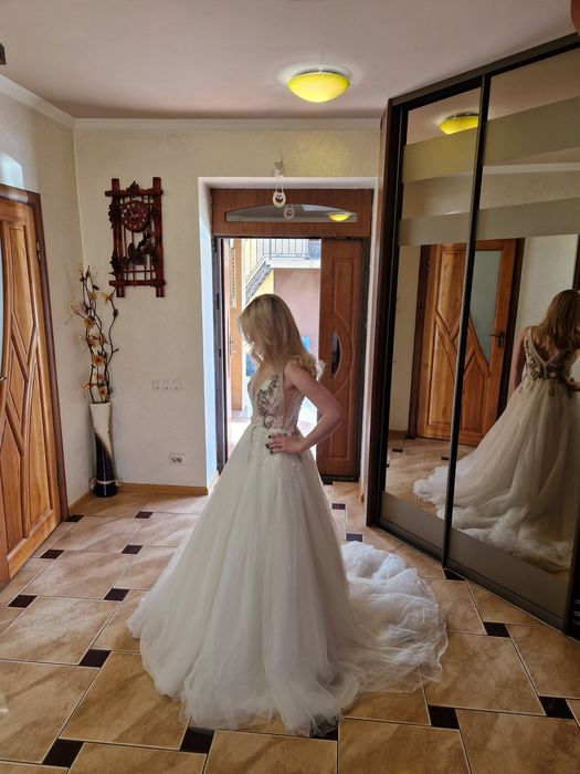 Весільна сукня плаття