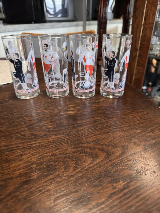 Szklaneczki do napojów 4 sztuki 10 zł