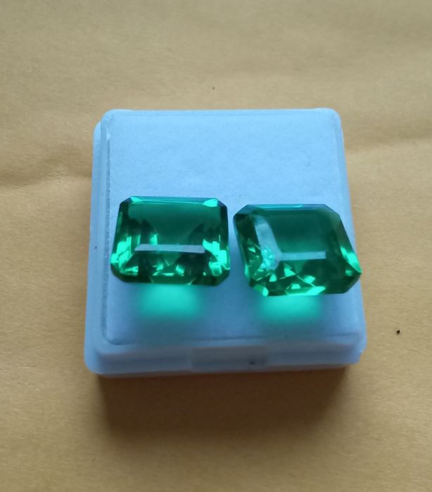 Par Granadas Tsavoritas c 20.15 Quilates  shape square