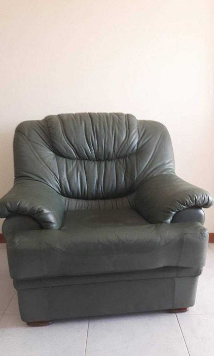 Conjunto de sofás em pele