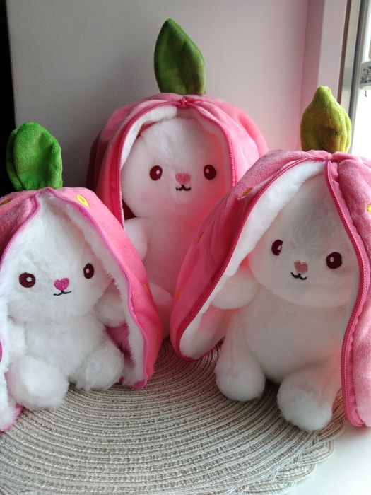 М'яка іграшка 23, 27, 35 см Зайчик в полуниці морквині на подарунок