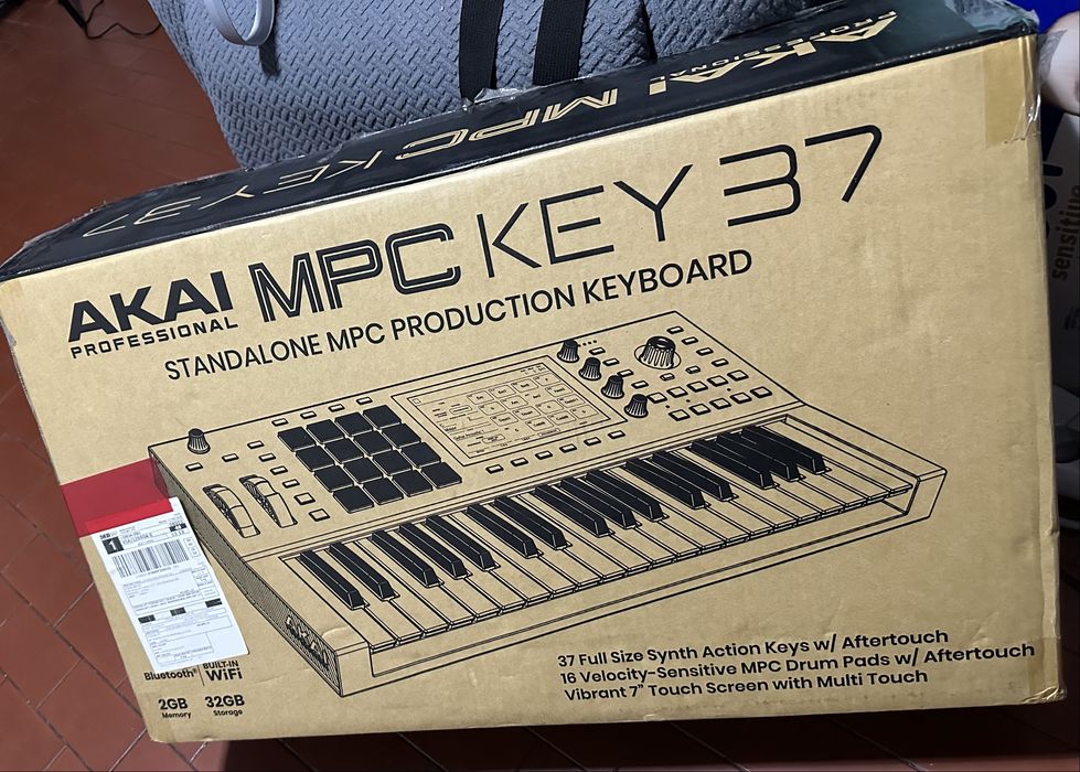 AKAI MPC KEY 37 quase nova
