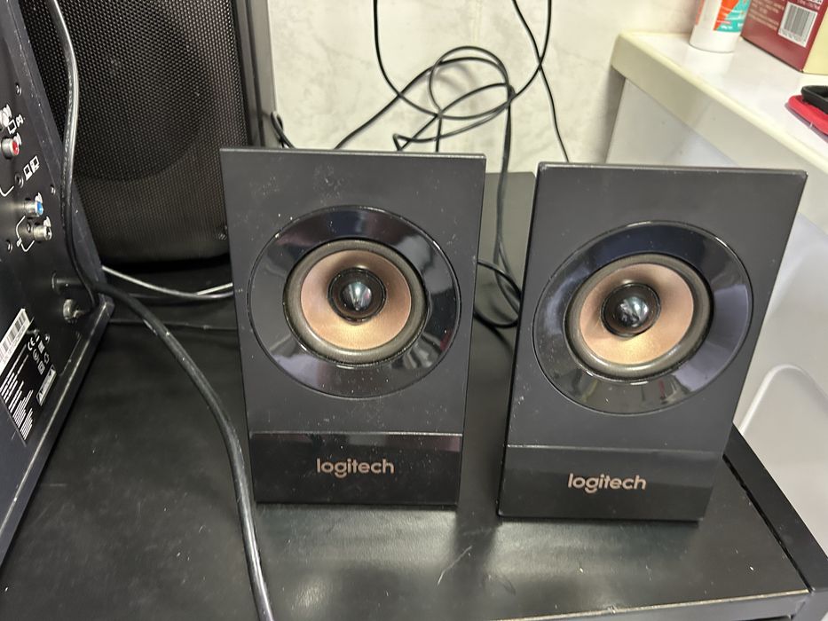 Colunas logitech