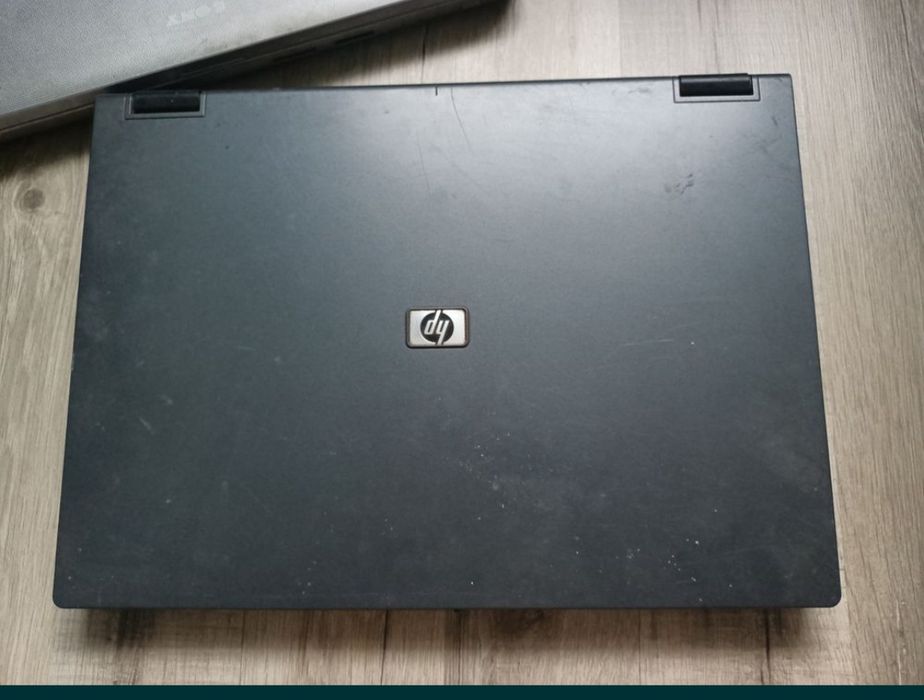 Dwa laptopy HP, Sony