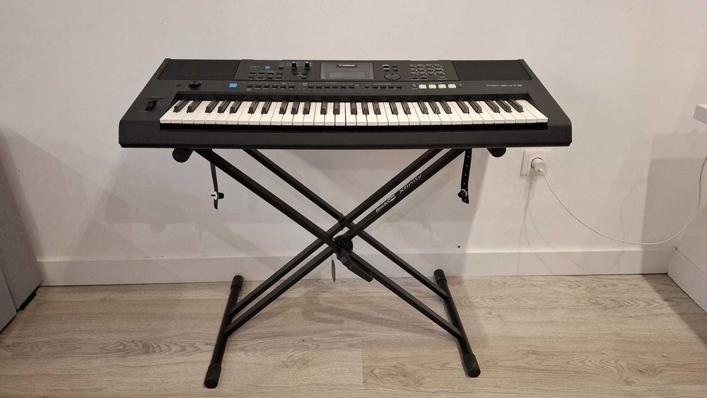 Yamaha PSR e473 + Suporte + Cabo MIDI433986961514188801