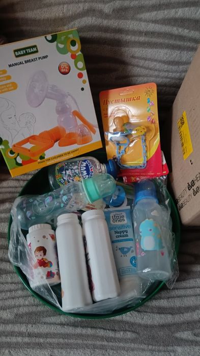 Дитячі речі, памперси, гігієна