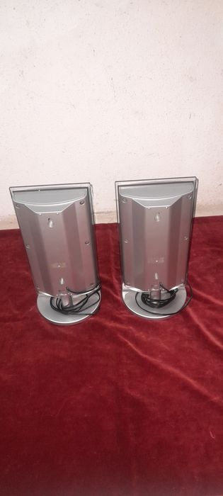 Colunas de som em acrilico.