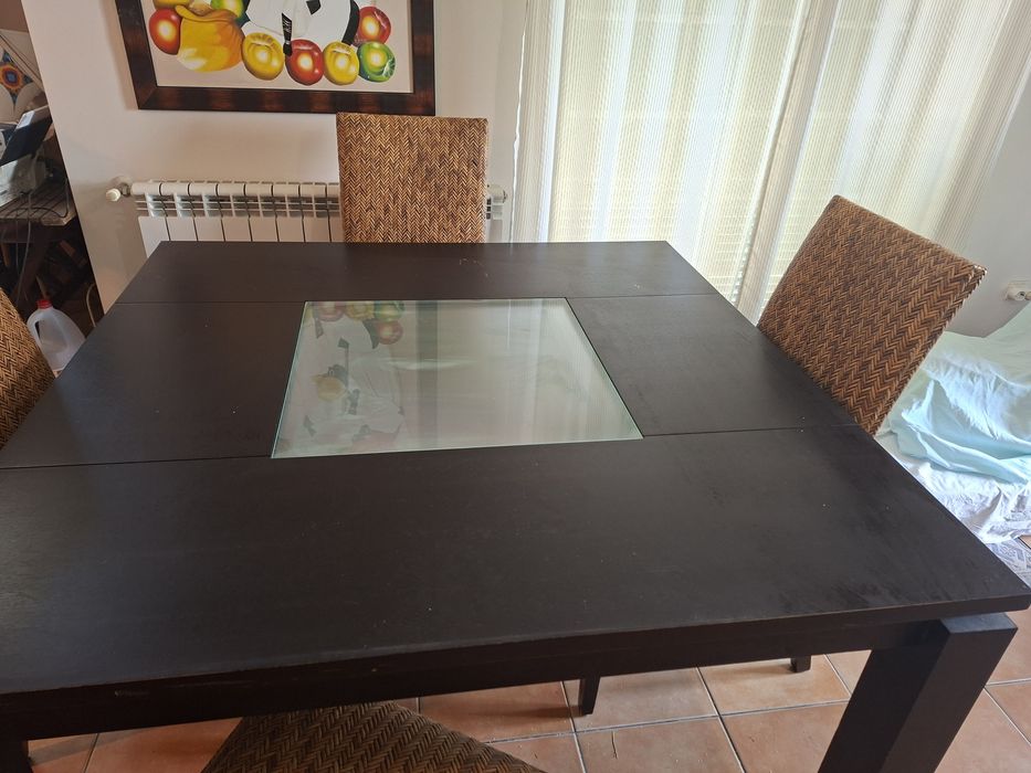 Mesa de jantar e 4 cadeiras