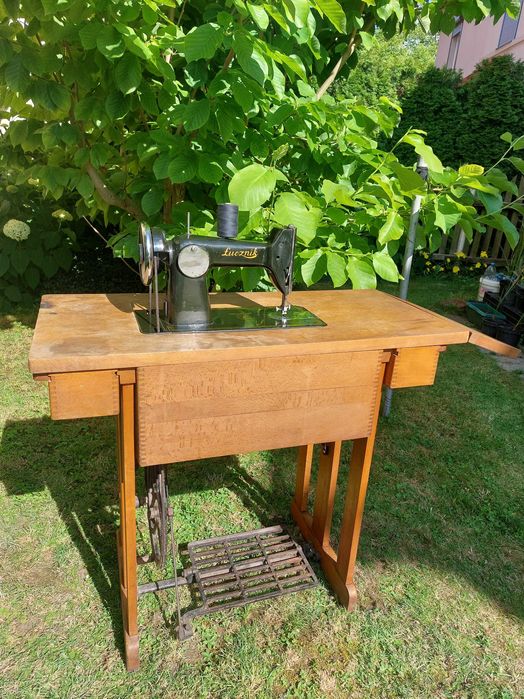 Maszyna do szycia Łucznik Kl.82 z 1956 roku